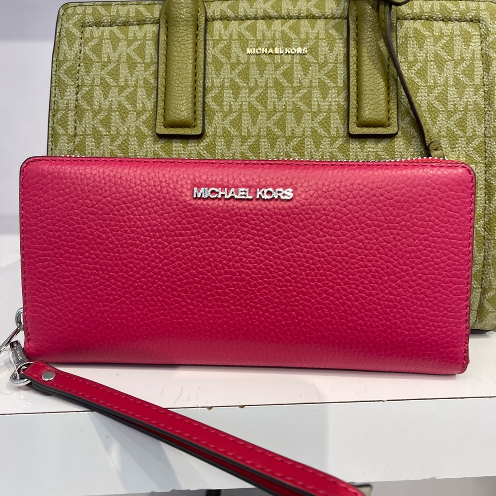 MICHAEL KORS Lg Pebbled Leather Continental Wallet Wristlet Phone
Dark Raspberry - Picture 3 of 16